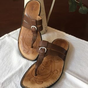Born brown thong sandals with buckle